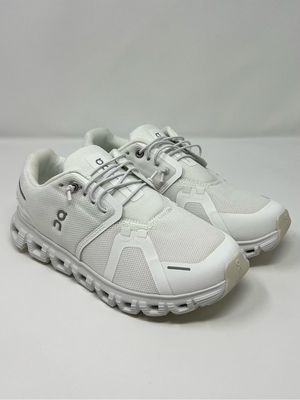 On Cloud 5 All White Women’s Running Shoes Sneakers Size 6 New Without Box
